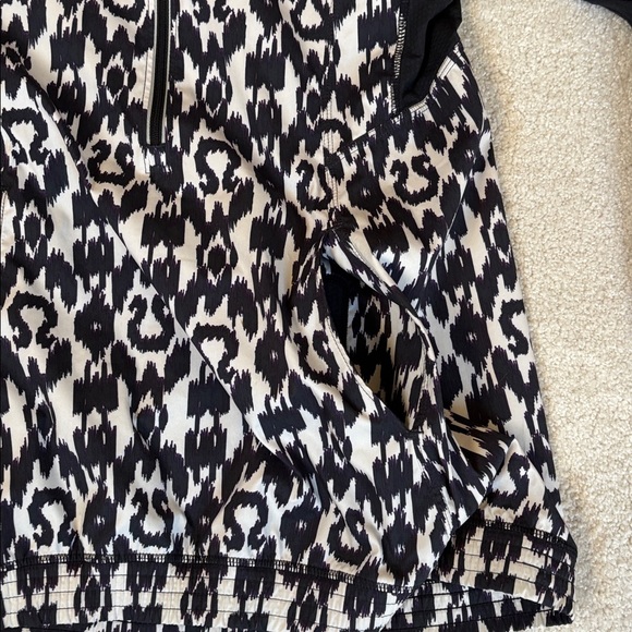 Lululemon Black White Logo 1/2 Zip Hoodie Jacket Lightweight Running Womens 8 - Picture 8 of 15